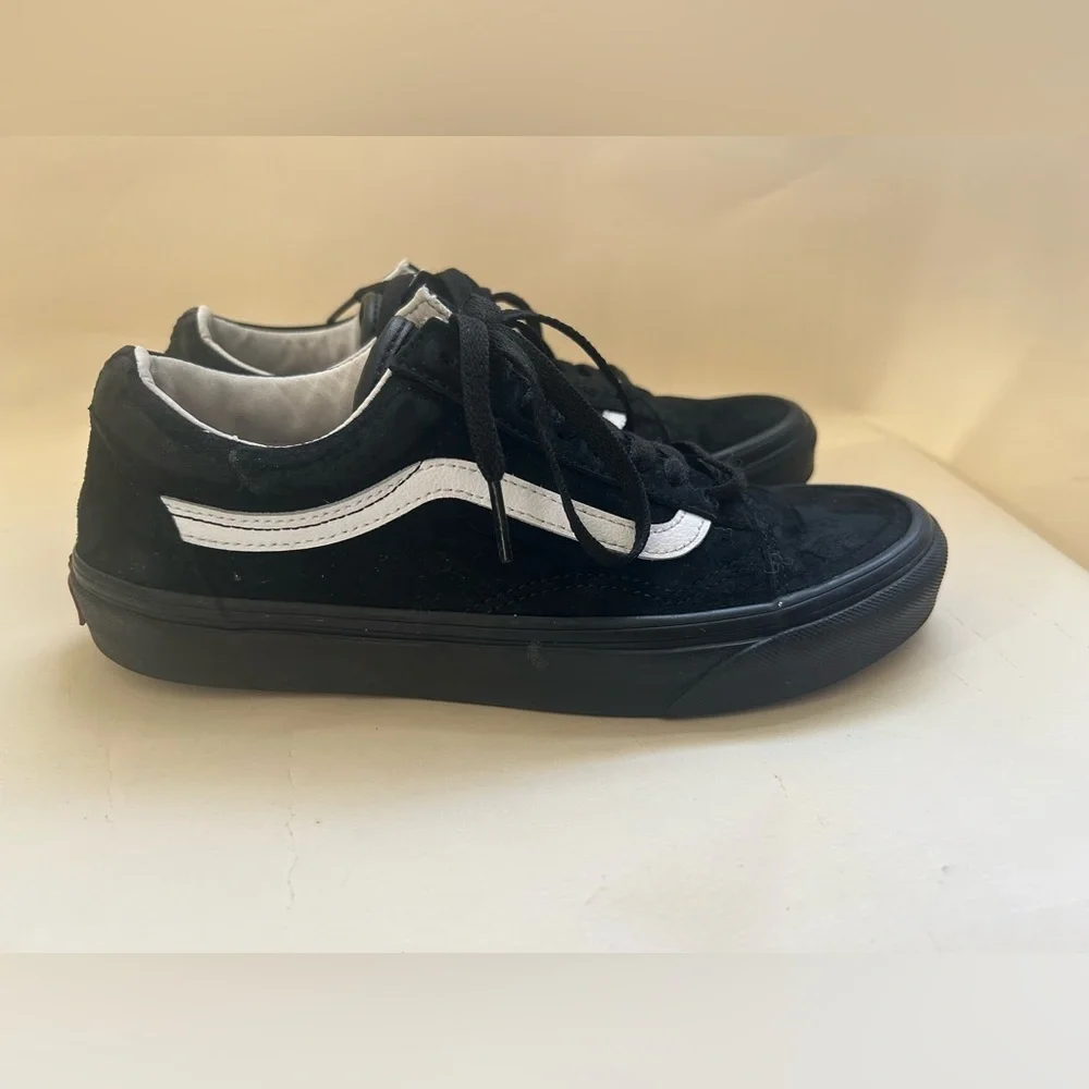 Vans eco dry Black Sneakers with White Side Stripe MEN6.5 women’s8.0